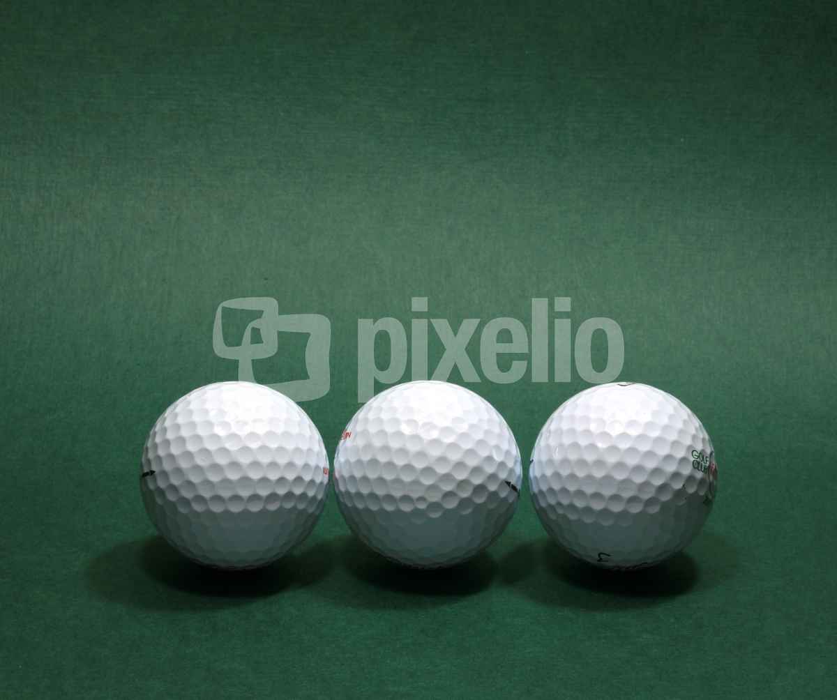 Drei Golfbälle
