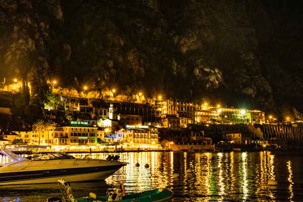 limone sul garda at night