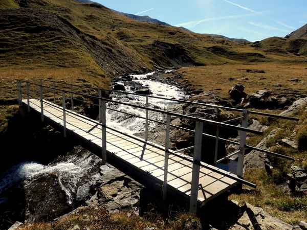 Steg über die Saane