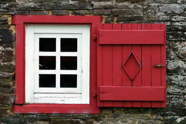 Fenster in rot/weiss