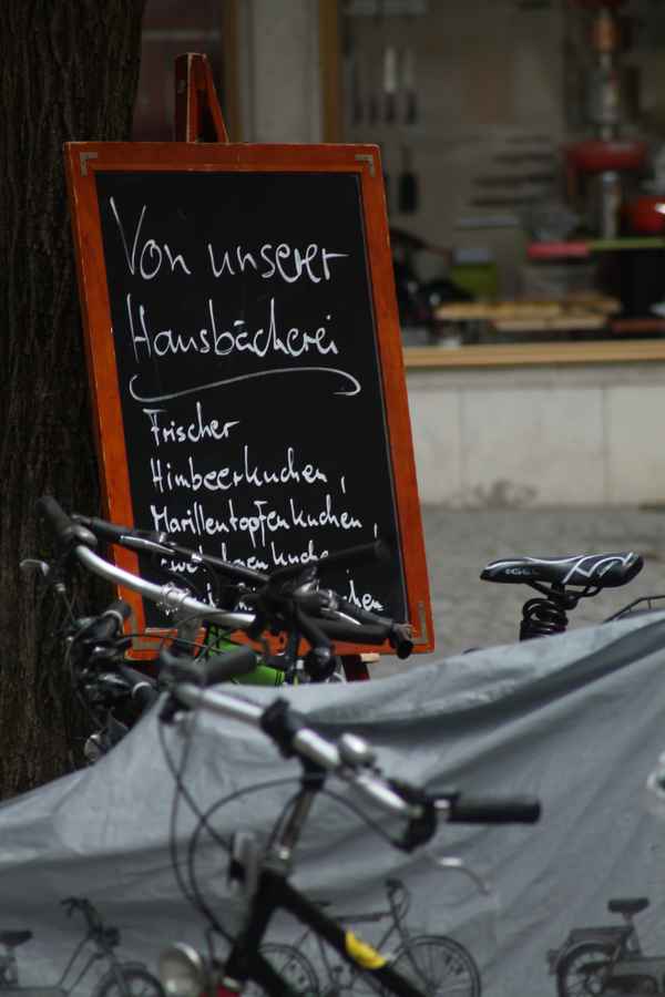 Tafel/Schild mit Kreide beschrieben