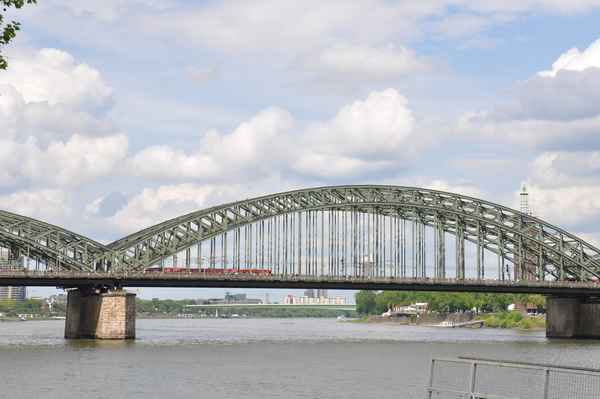 brücke der 100 000 schlösser