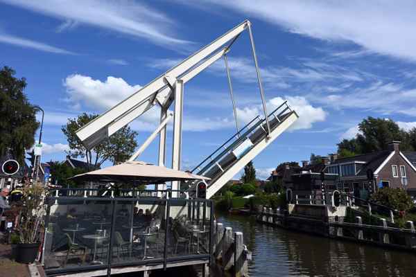 Automatische Klappbr&uuml;cke