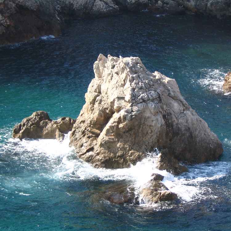 Felsen in der Brandung