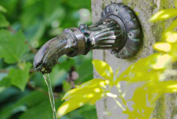 Stilvoller Gartenbrunnen