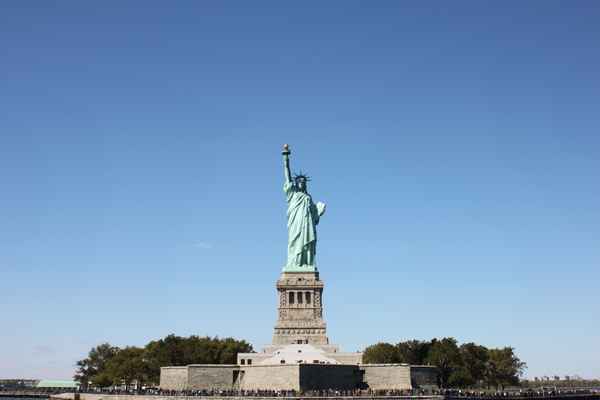 Freiheitsstatue vom Bootperspektive