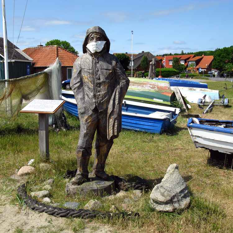 Fischerfigur mit Maske