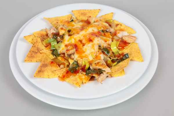 Nachos mit Käse überbacken