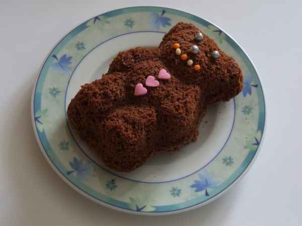 Schokoladenbär auf Teller