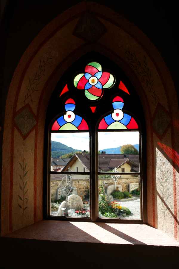 Kirchenfenster Herz-Jesu-Kirche zu Teis im Eisacktal