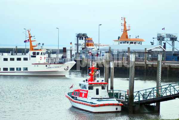 Schiffe am Langeooger Hafen....