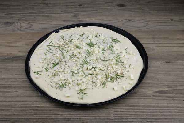 Pizza mit Rosmarin, weiß &#8211; roh, vor dem backen!
