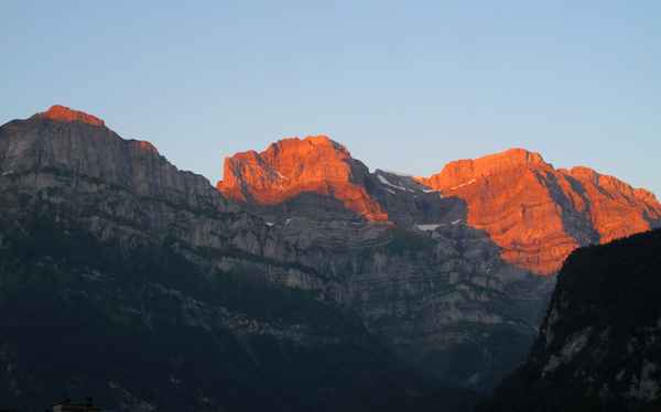 Sonnenaufgang in den Glarner Alpen