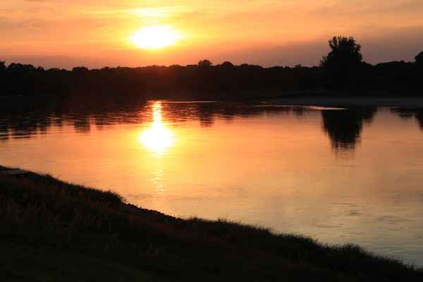 Sonnenuntergang an der Elbe