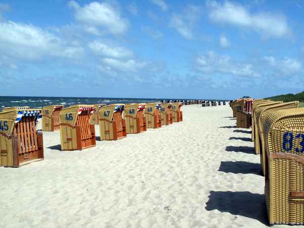 Strandkörbe am Meer (Ostsee)