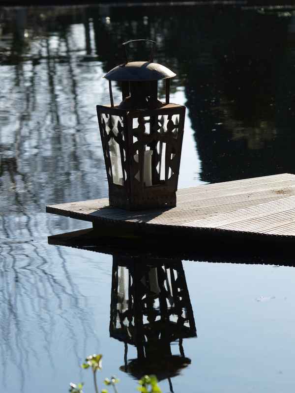 Windlicht am Teich