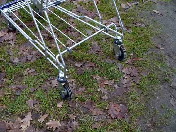 Rollen eines Einkaufswagens