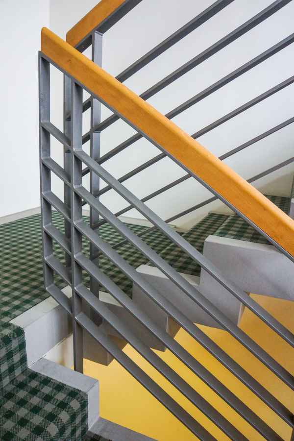 Treppe mit modernem Handlauf 1