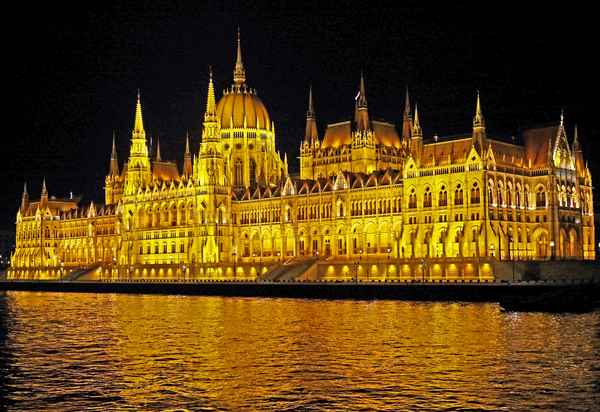 Budapest bei Nacht (6) . . . .