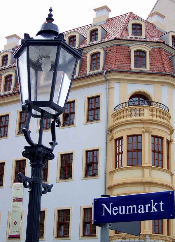 Auferstanden aus Ruinen