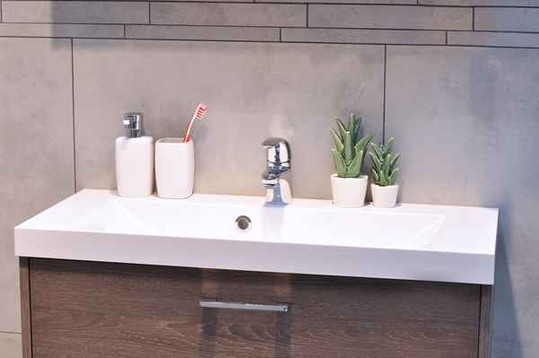 Waschbecken mit Unterschrank