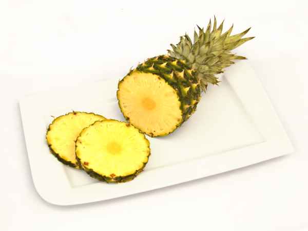 Ananas geschnitten
