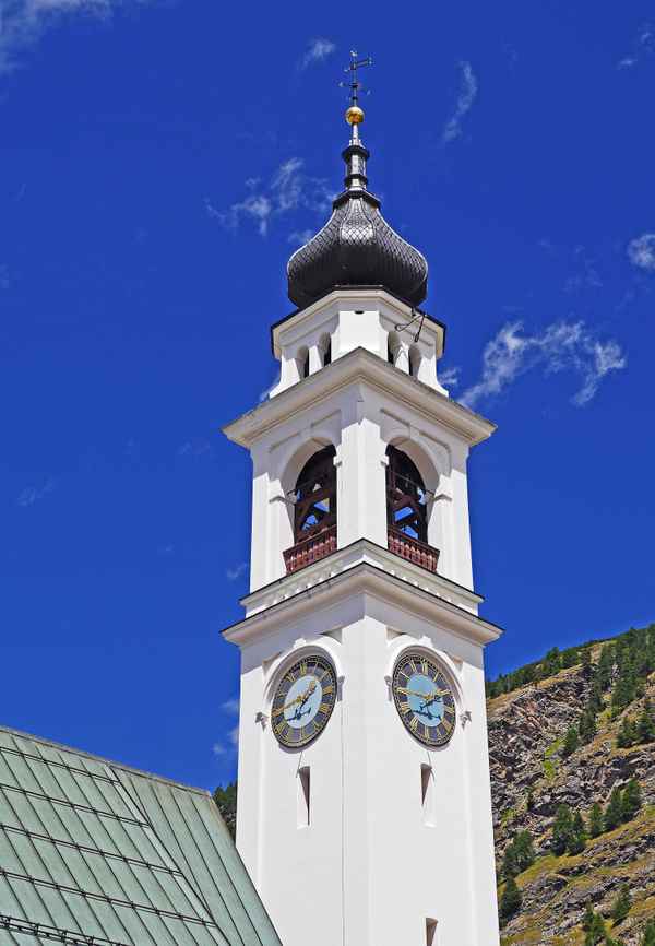 Weißer Kirchturm . . . .