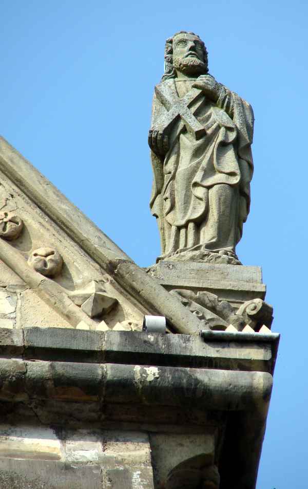 Paderborner Dom, Heiliger auf Domdach