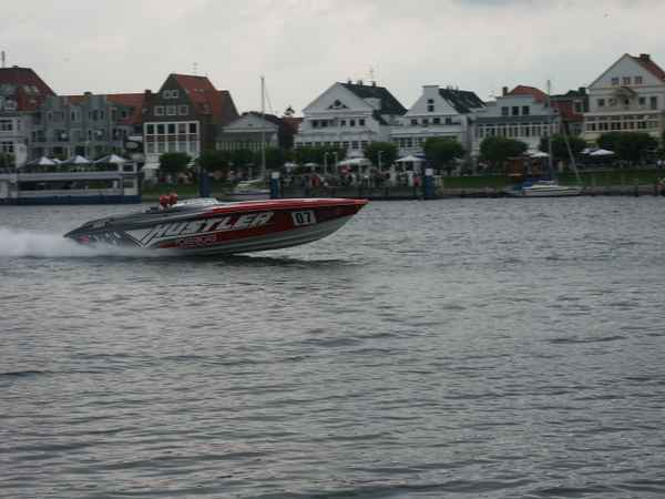 speedboot auf der trave