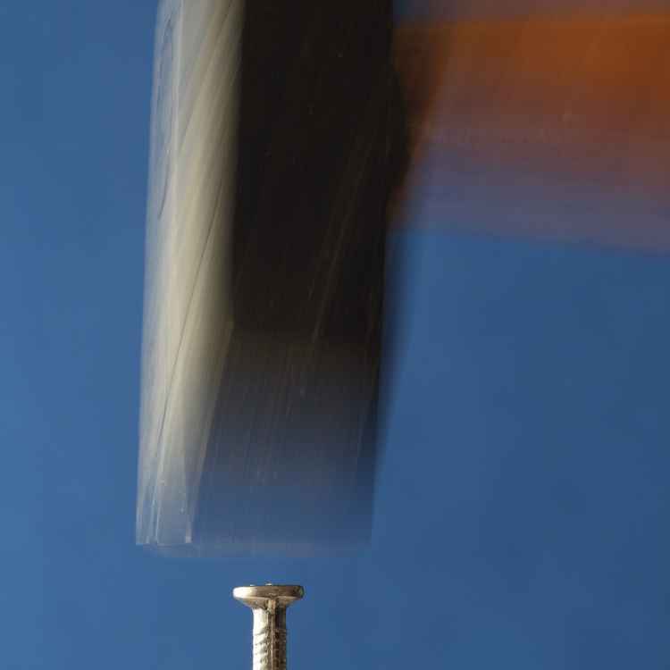 Hammer und Nagel