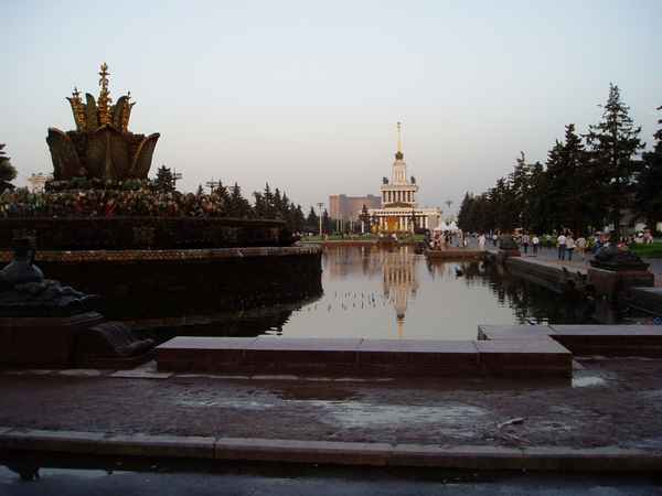 Brunnen in der ehemaligen sowjetische Volkswirtschafts-Ausstellung in Moskau