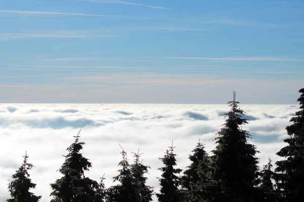 Endloses brodelndes Wolkenmeer