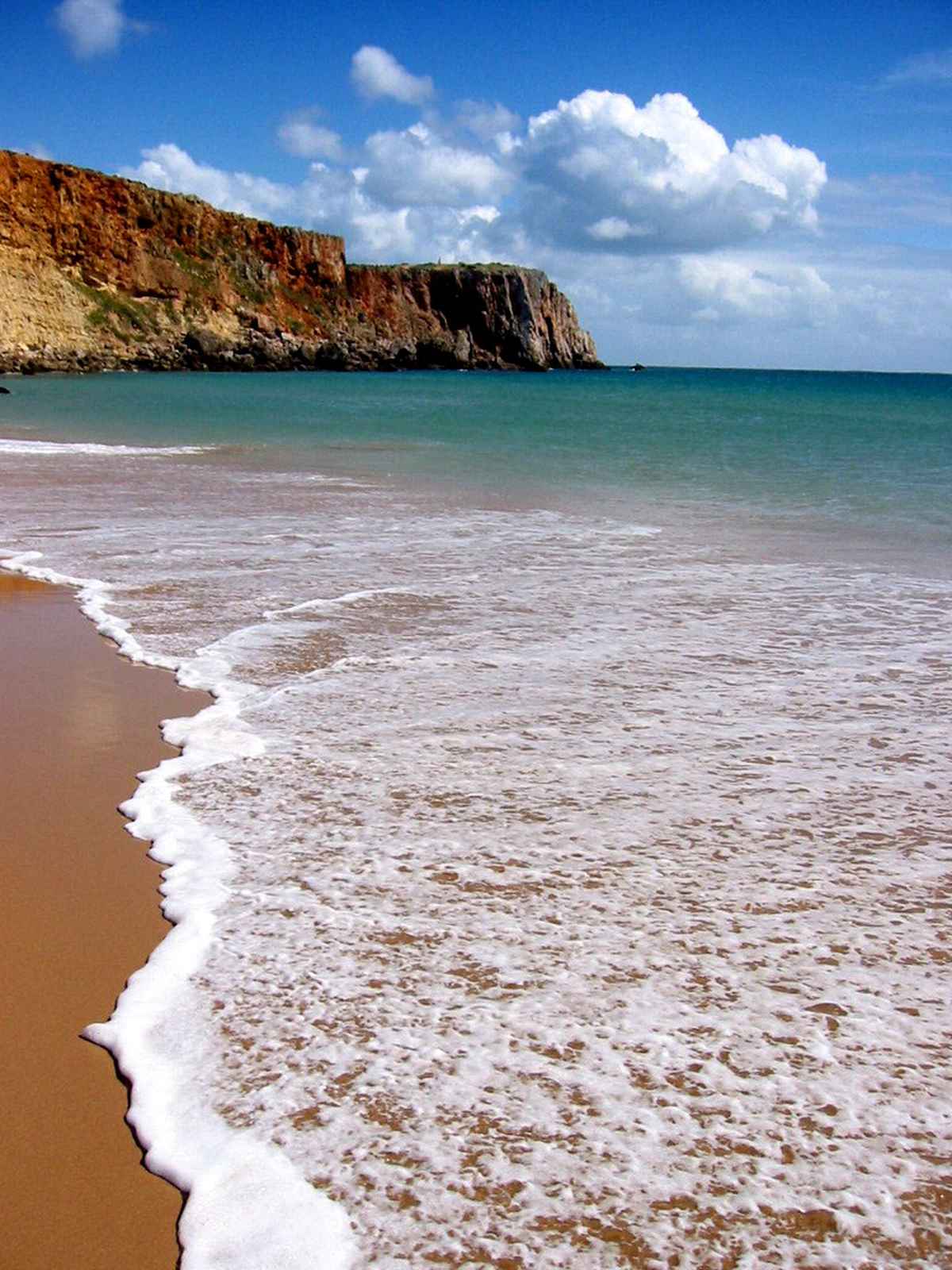 Strand mit Steilküste