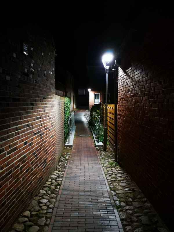Kleine Gasse in der Nacht