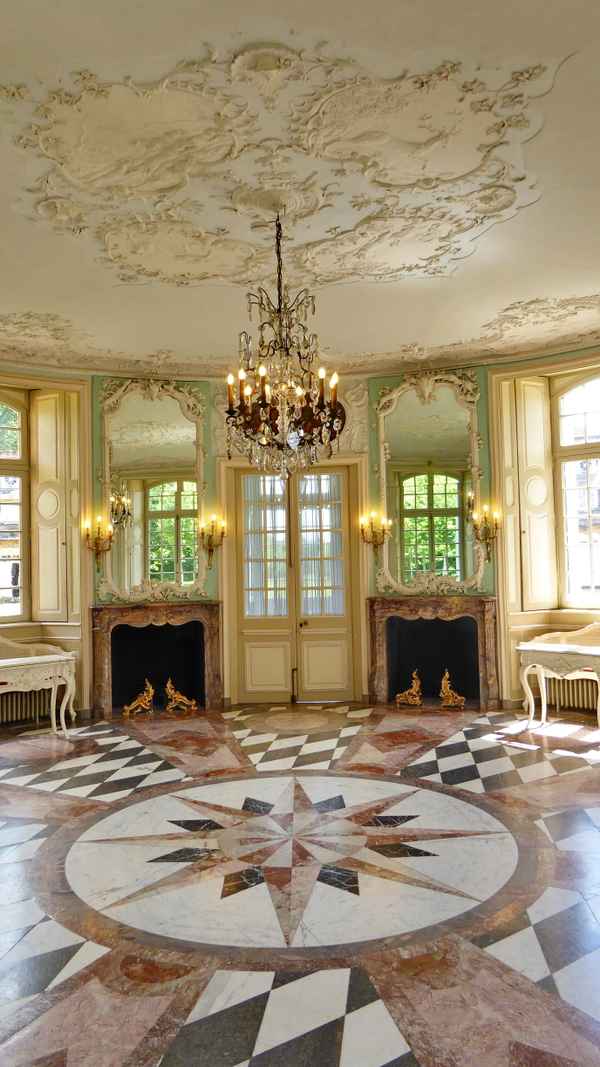 Schloß Clemenswerth - Zentralpavillon mit barockem Rundsaal
