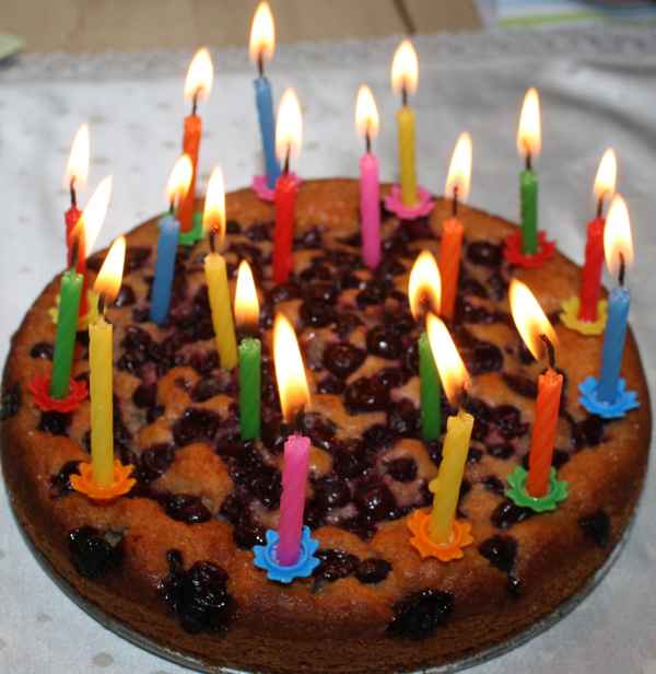 Geburtstagskuchen zum 18. mit 19. Lebenslicht