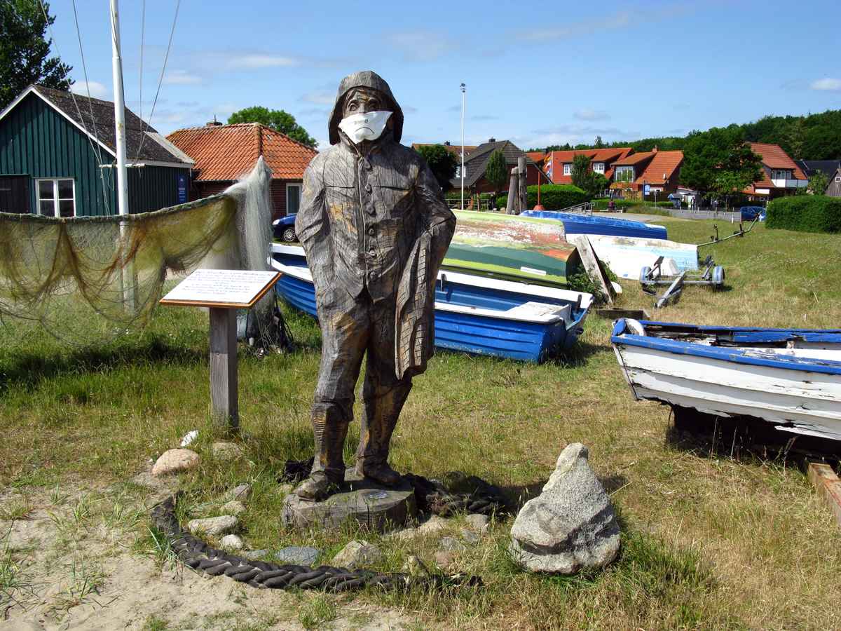Fischerfigur mit Maske