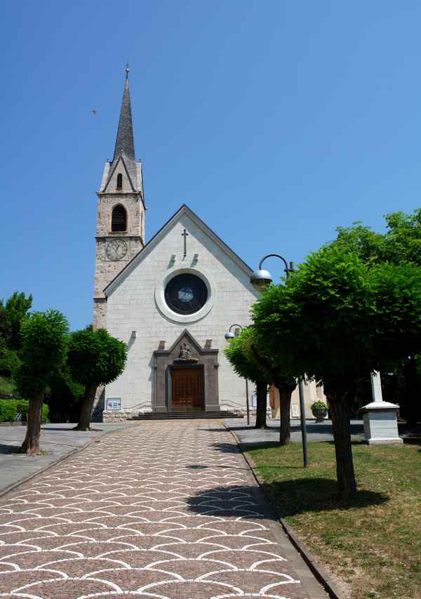 Kirche San Stefano in Cles (Trentino)