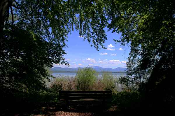 Schattiges Plätzchen mit Seeblick