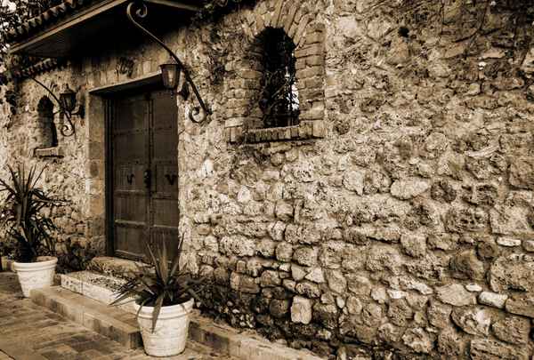 Das Tor in der Mauer