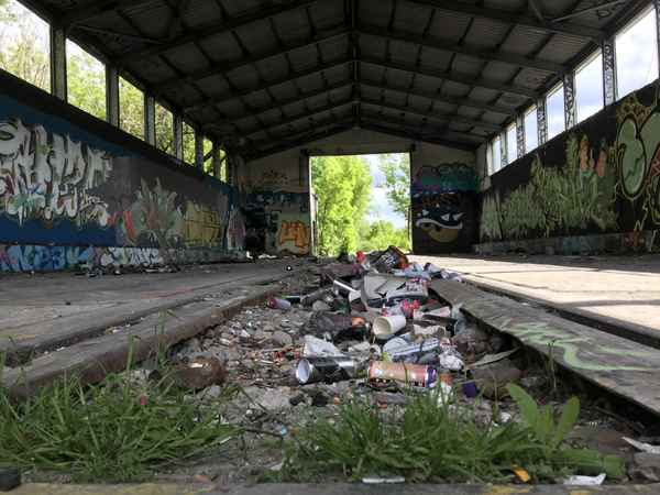 Verlassene Halle / Foto: Alexander Hauk