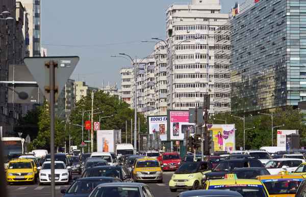 Wir wollen auch noch hinein . . . . .