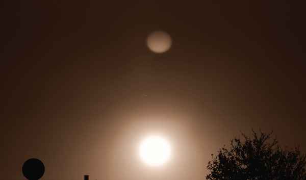 Die Sone senkrecht unter dem Mond