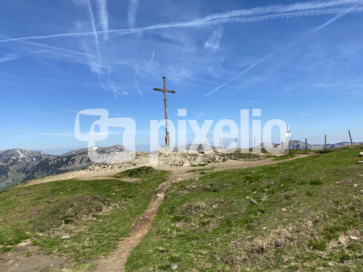 Gipfel und Gipfelkreuz Riedberger Horn im Oberallgäu / Foto: Alexander Hauk