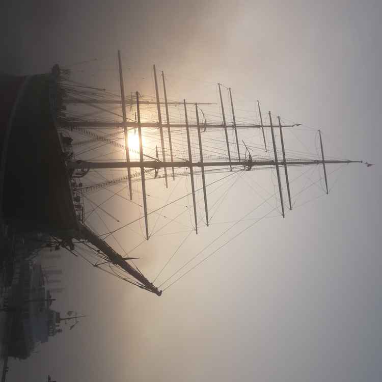 Rickmer Rickmers im Nebel