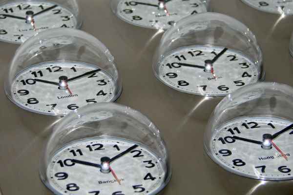 Überall zur gleichen Zeit