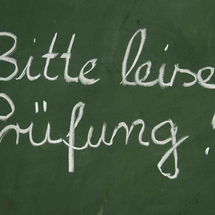 Tafel: Bitte leise Prüfung!