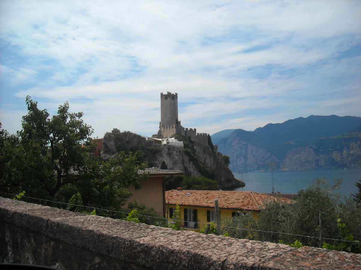 Malcesine Festung über den Dächern der Stadt