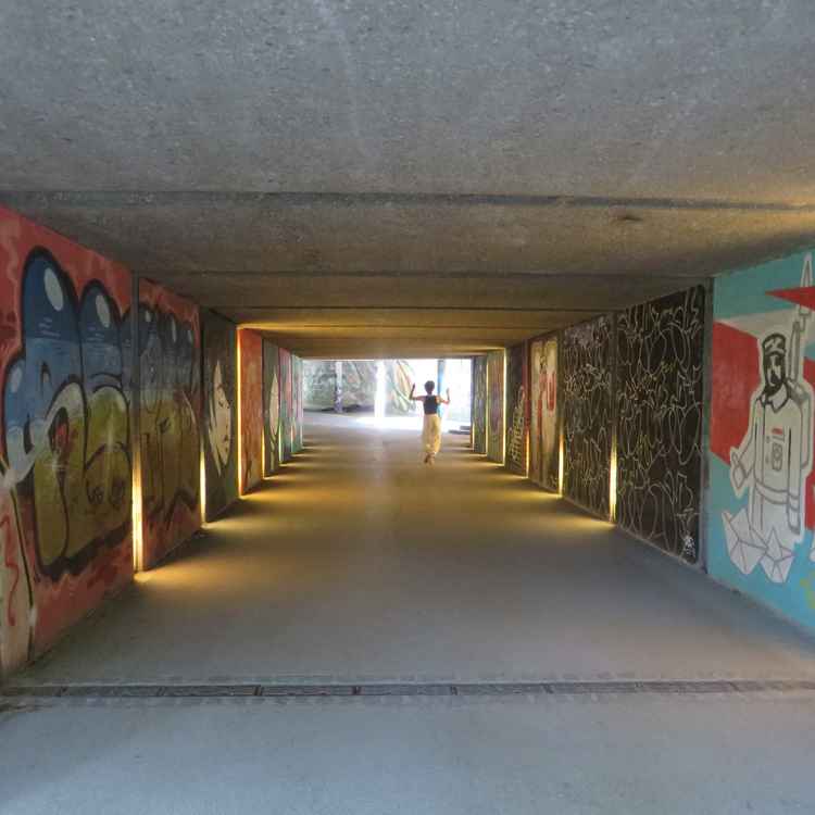 Unterführung beim Friedensengel von München