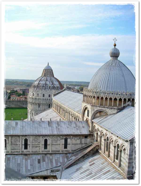 blick vom *torre pendente* zum *duomo* und *battisterio*